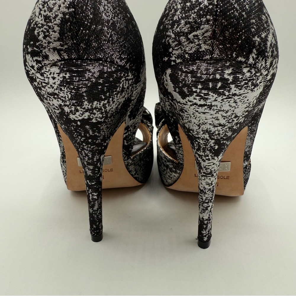 Badgley Mischka Platform Peep Toes Metallic Silver-Black Bow Heels Size 7.5 M - Picture 12 of 16